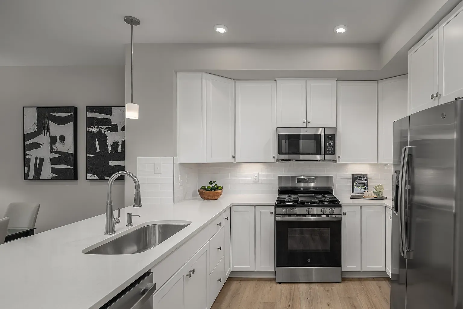 3 bed, 1606 sqft, $3,900 — Photo 4