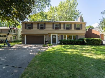 4739 N Lake Dr, Whitefish Bay, WI, 53211