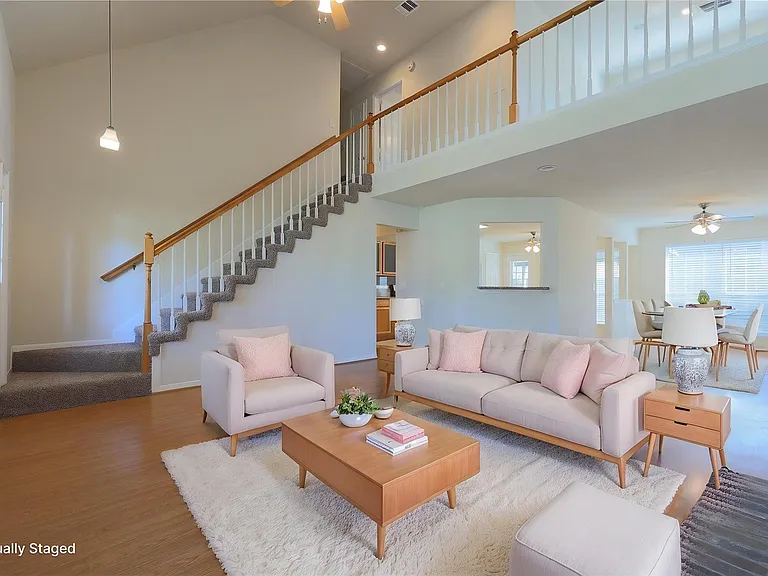 10015 Red Wolf Ln — Photo 2