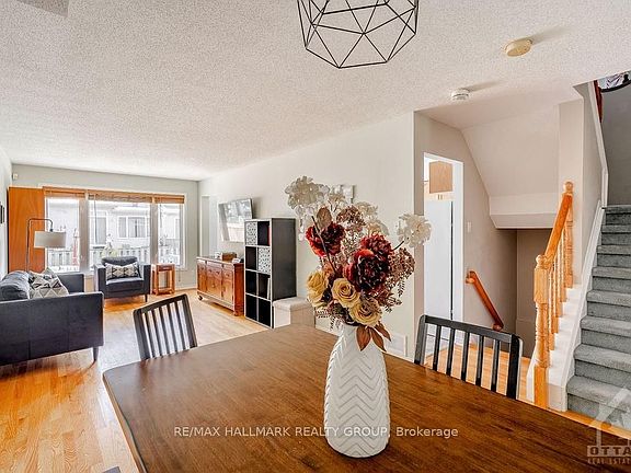 5th image of 13 Upney Dr