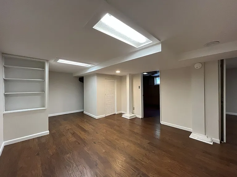 2417 N Rosa Parks Way — Photo 33