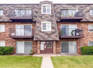 9408 Bay Colony Dr, Des Plaines, IL 60016