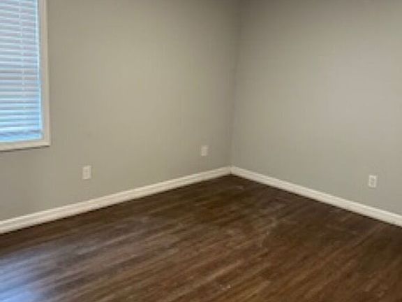 5th image of 3000 Carriage Ln APT 8
