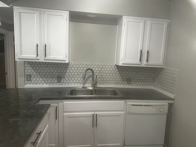 207 E Gleason St — Photo 7