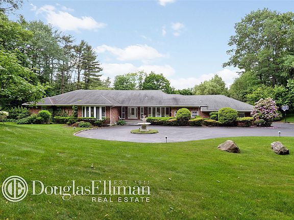2nd image of 11 Pheasant Hill Ln