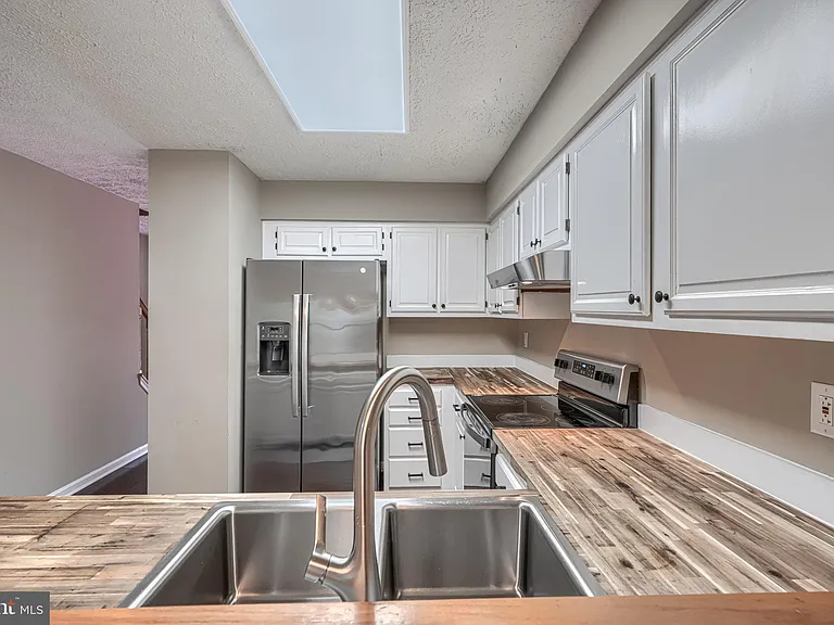 2332 Darby Ct — Photo 5