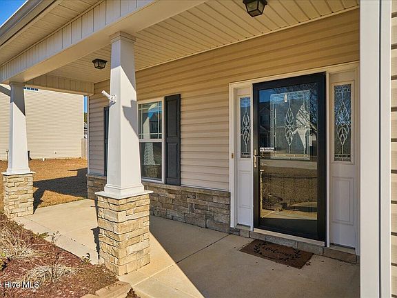 5th image of 302 Peaceford Avenue