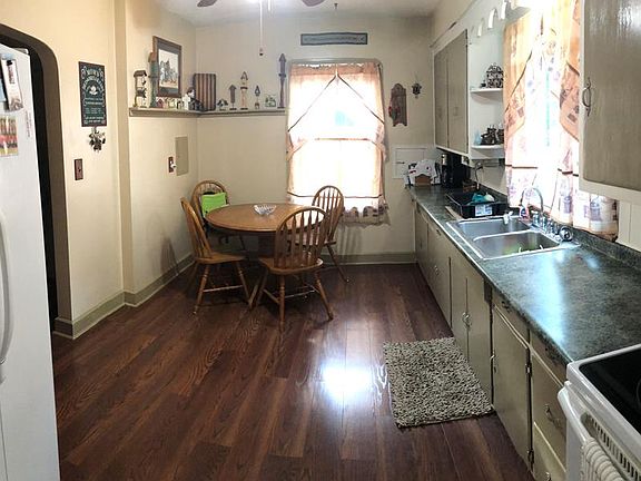 3rd image of 365 Auburn St