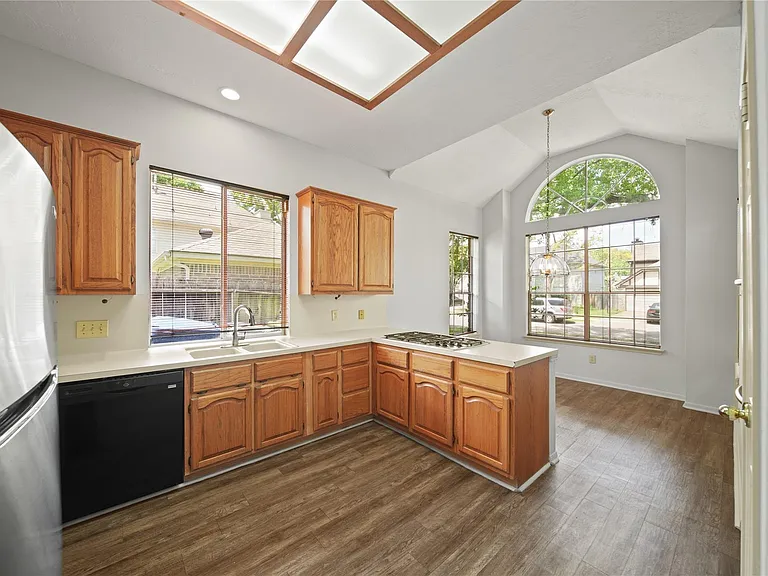 2923 Plantation Wood Ln — Photo 3
