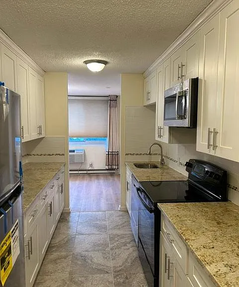 1 Strawberry Hill Ave #1E — Photo 15