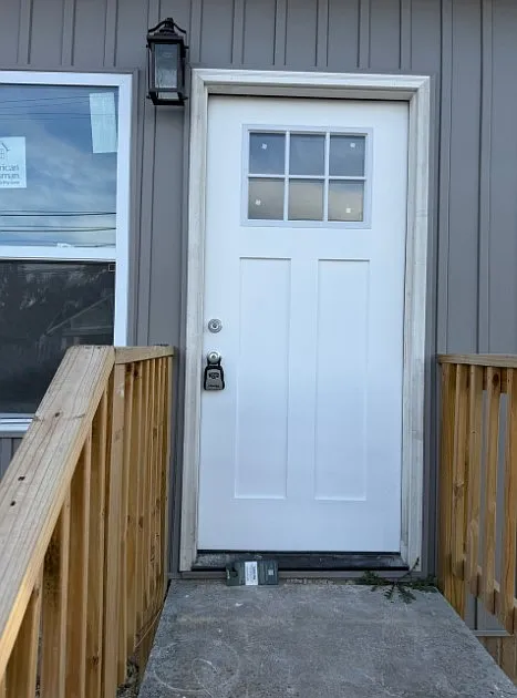 1 bed, 327 sqft, $1,100 — Photo 2