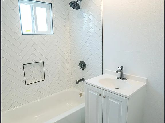 4th image of 1840 Henderson Ave #3