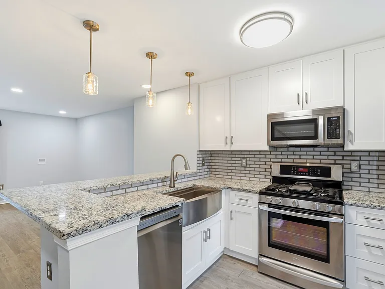 12320 Granada Way — Photo 2