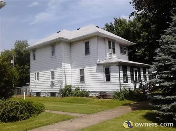 106 E Broadway St, Stanwood, IA 52337