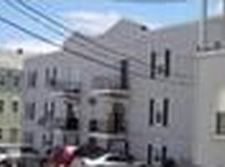 526 3rd St APT 10, Fall River, MA 02721