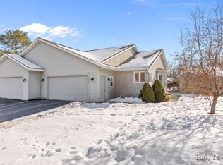 2634 Hillandale Dr NW, Grand Rapids, MI 49534