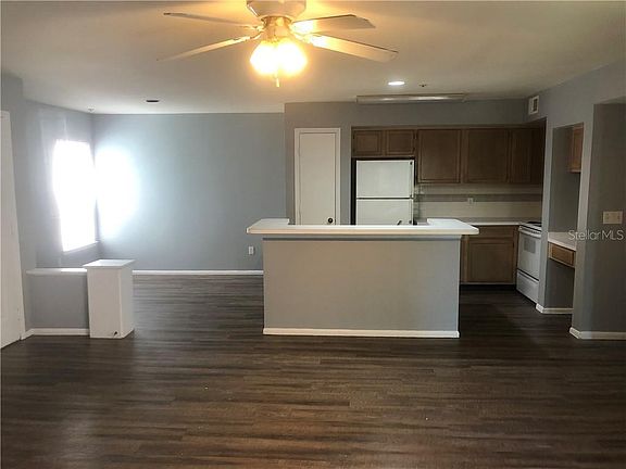 3rd image of 490 N Pin Oak 204 Pl