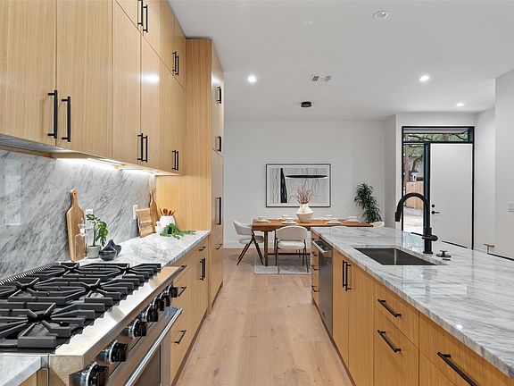 5th image of 2611 Oak Crest Ave #A