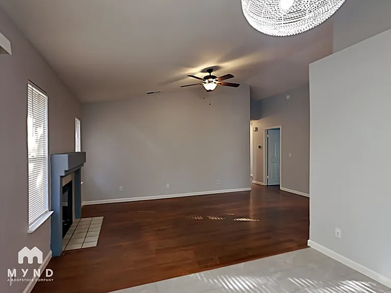 1286 Bell Ave — Photo 4