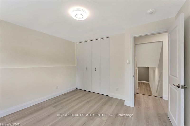 Kitchener House for rent - 2 Bedrooms — photo 10