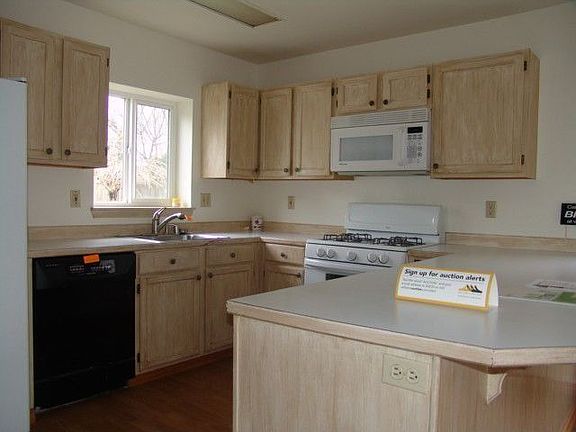 4th image of 18294 Blueberry Ln SE #B