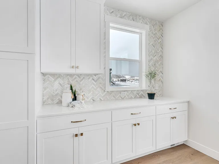 672 W Herald Dr — Photo 17