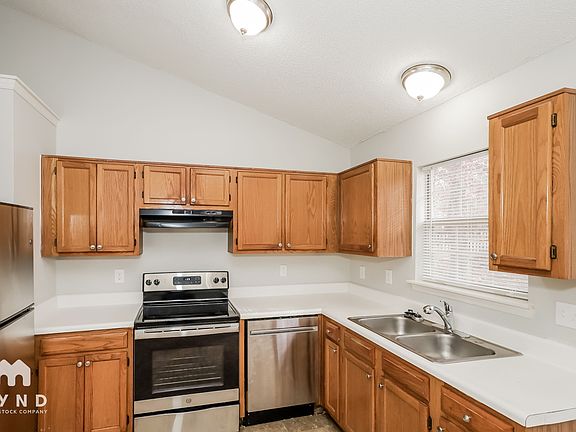 4th image of 710 Greyson Dr