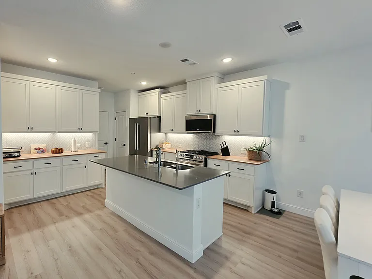 1002 Mikaela Dr — Photo 19