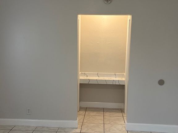 5th image of 11170 NW 39th St