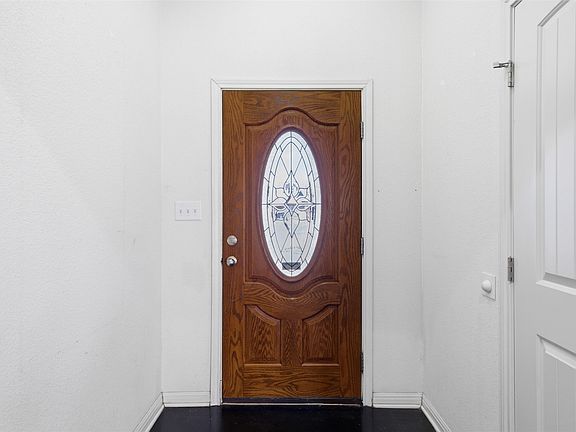 3rd image of 207 Hawk Rdg