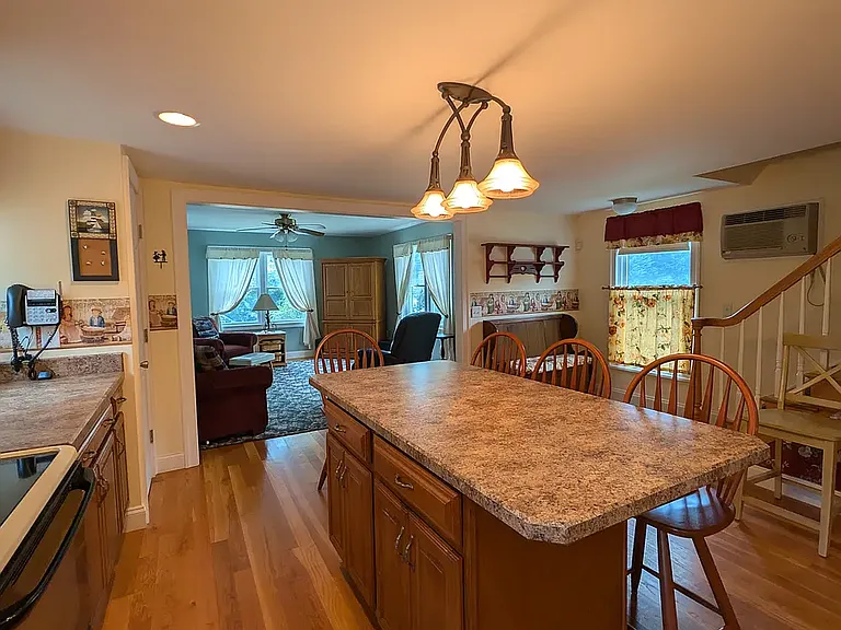 10 Shore Rd — Photo 4