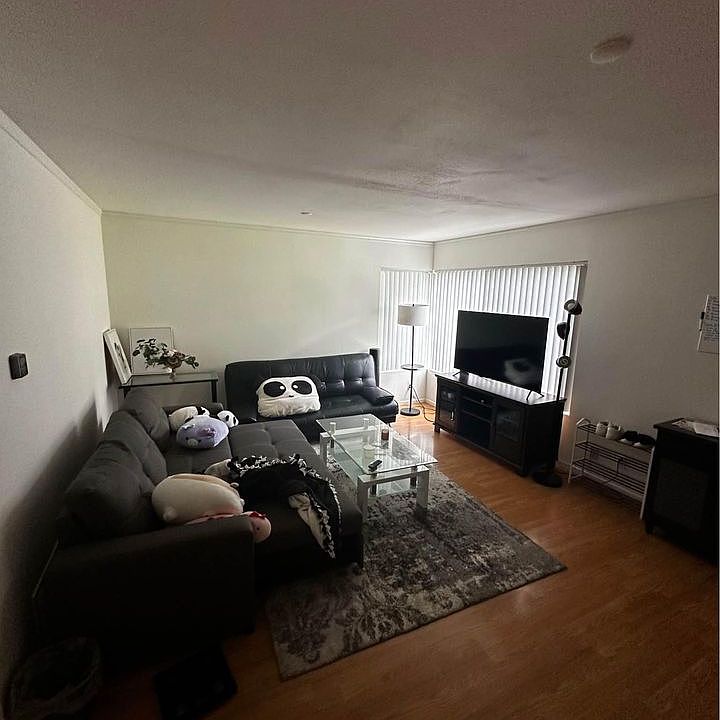 2nd image of 154 Clearbrook