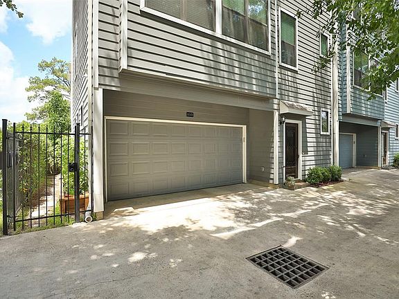 3rd image of 831 W 19th St Unit D