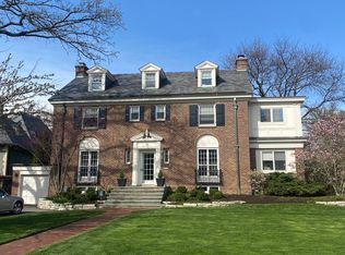 605 Essex Rd, Kenilworth, IL 60043