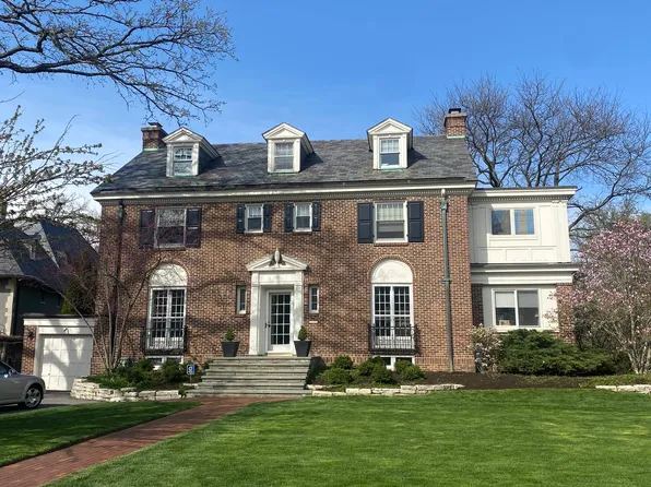 605 Essex Rd, Kenilworth, IL 60043