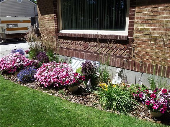 2nd image of 163 E 22nd St