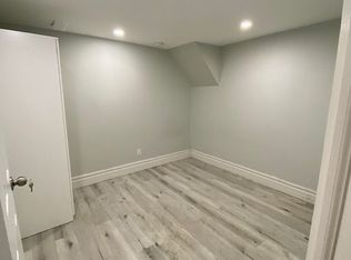 206 Carlton St #B104, Toronto, ON M5A 2L1
