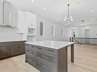 101 E Creekstone Hl SW, Calgary, AB T3P2V3