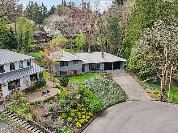 3rd image of 790 Briercliff Ln