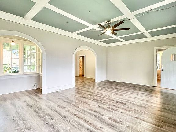 5th image of 2504 Rainbow Dr