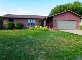 6000 W Tecumseh Ct, Sioux Falls, SD 57106