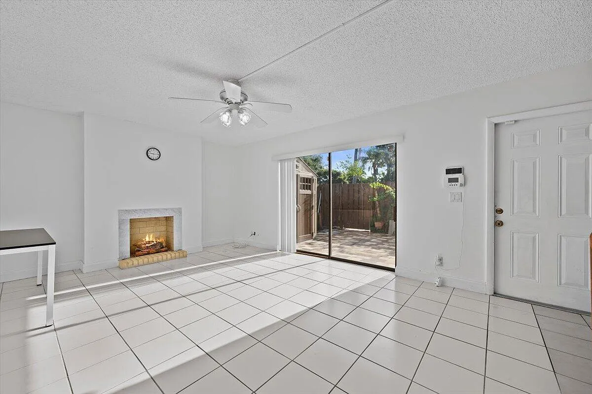 2 bed, 2.0 bath, 1236 sqft, $2,100 — Photo 4