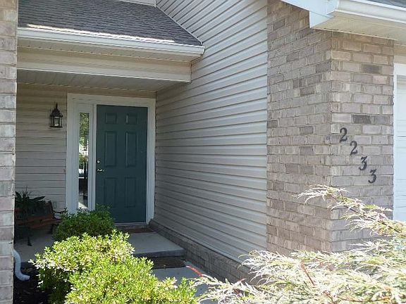 3rd image of 2233 Whitney Ct