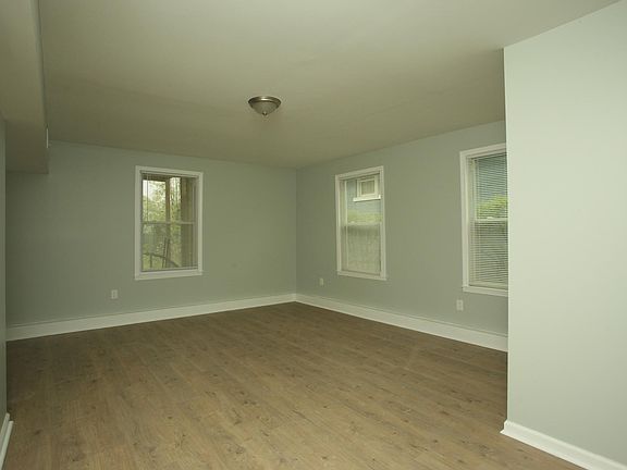 4th image of 1524 N Parkway Ave