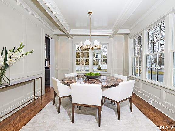 5th image of 36 Maple Avenue South
