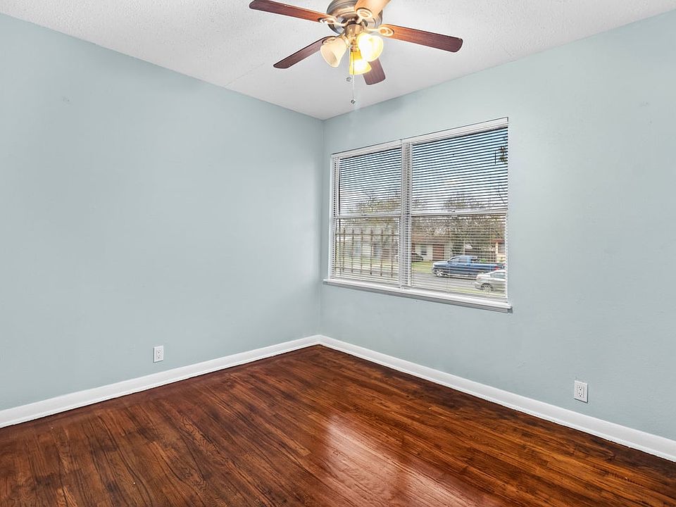 1st image of 527 Lively Dr