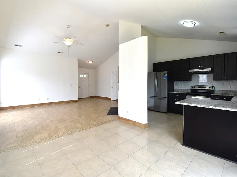 205 Lasalle Way — Photo 7