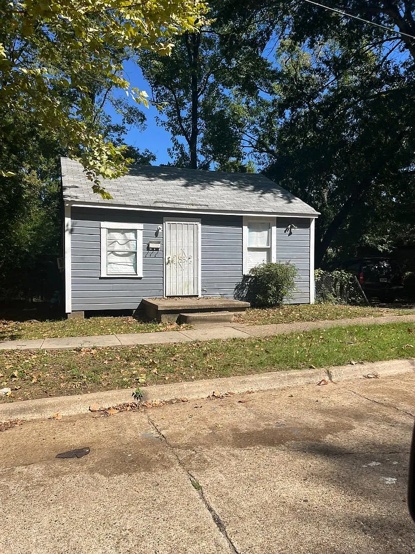 3330 Catherine St — Photo 1