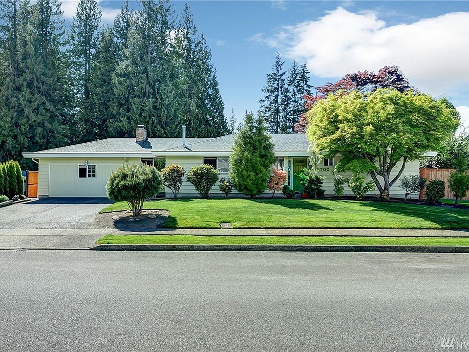 The Best Of Everything Lynnwood Rambler.  Centrally located in Lynnwood with easy access to I-5, HWY 99, I-405 and Alderwood Mall on a dead end cul-de-sac.