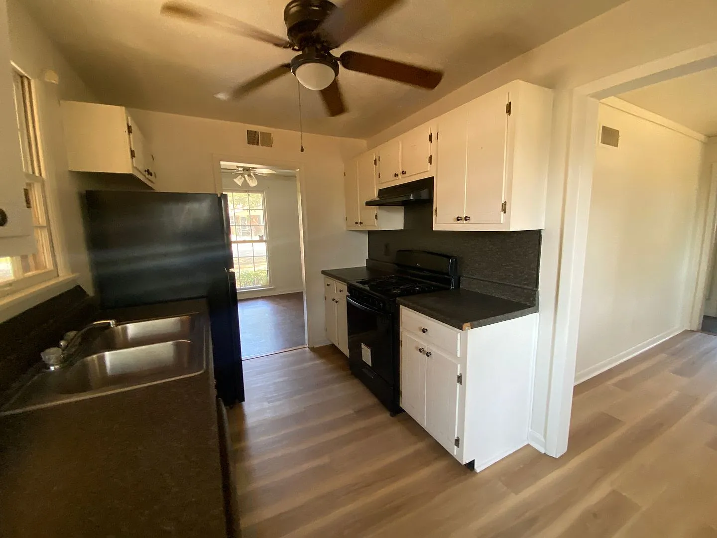 2bed/1.5 bath Home with Fenced Yard — Photo 3